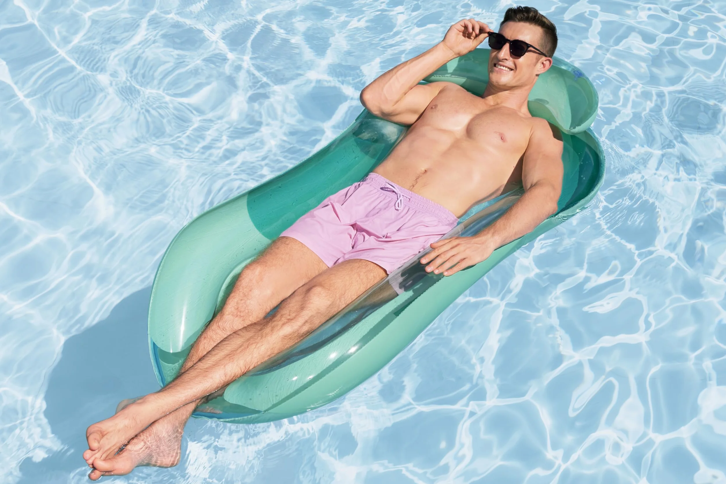BESTWAY - Materac Aqualounge - Nadmuchiwany - 43103NA - Losowy kolor - Maksymalna waga 90 kg - Winyl - 160 cm x 84 cm - Zestaw na świeżym powietrzu - Basen - Dla osób powyżej 14 lat