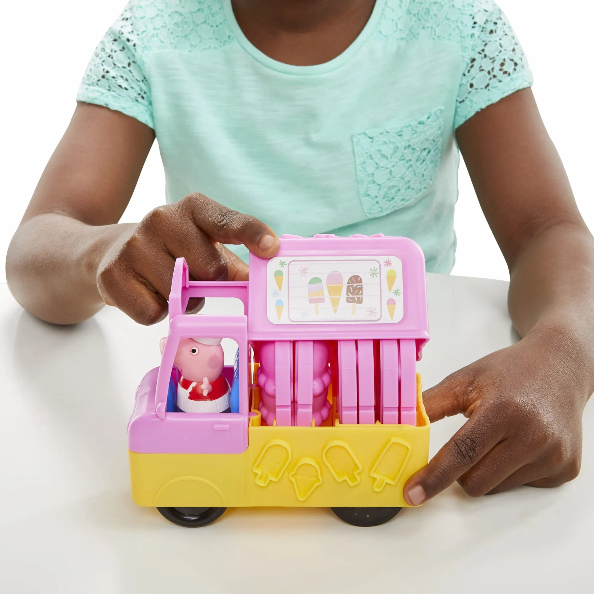 Play-Doh Zestaw do zabawy z lodami, Świnką Peppą i ciastoliną Play-Doh, furgonetka z lodami, figurki Peppy i George'a oraz 5 pojemników z ciastoliną