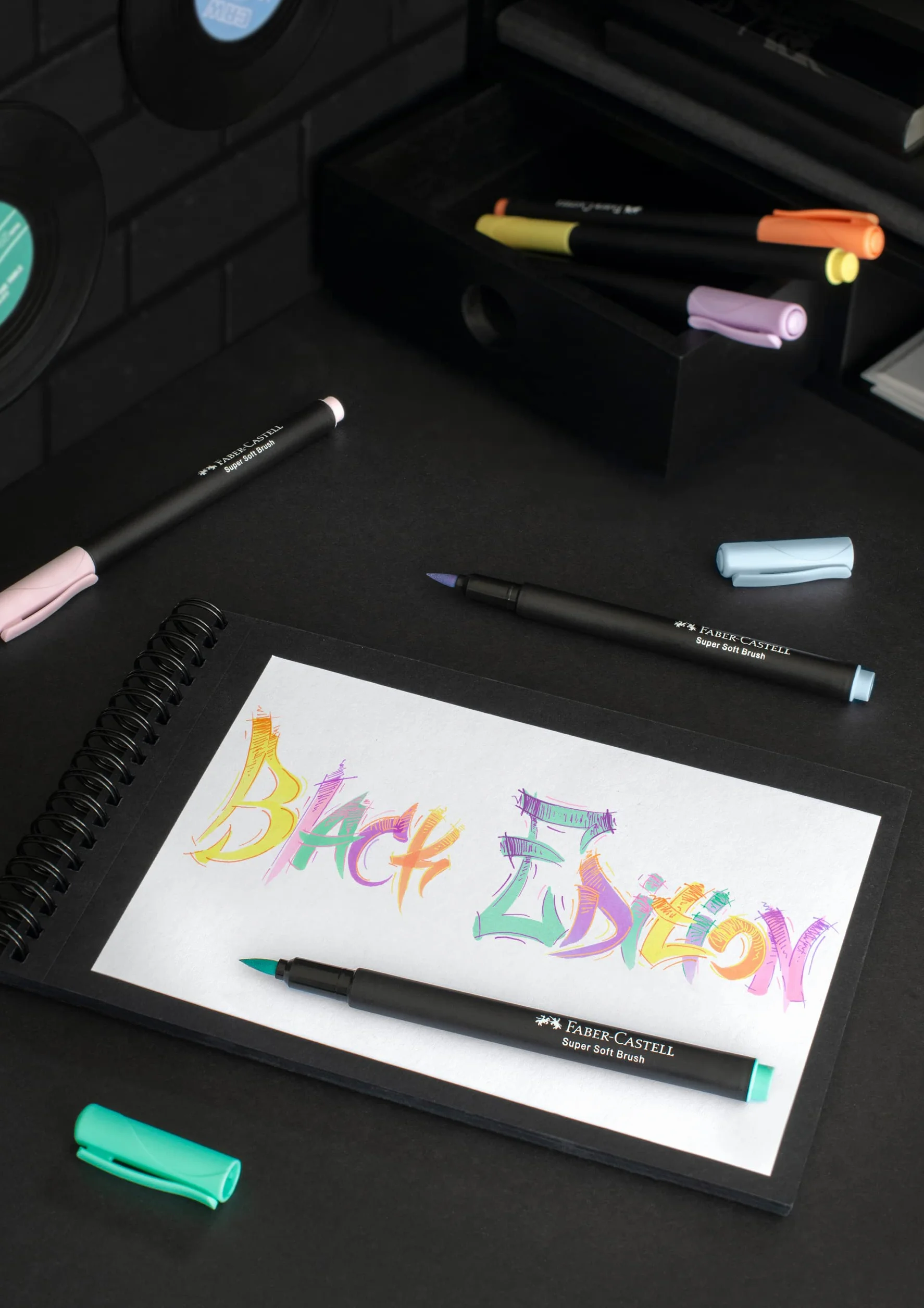 FABER-CASTELL 116453 - Zestaw pisaków z końcówką filcową Black Edition 6er Etui, pastele z końcówką pędzelkową, dla dzieci i dorosłych