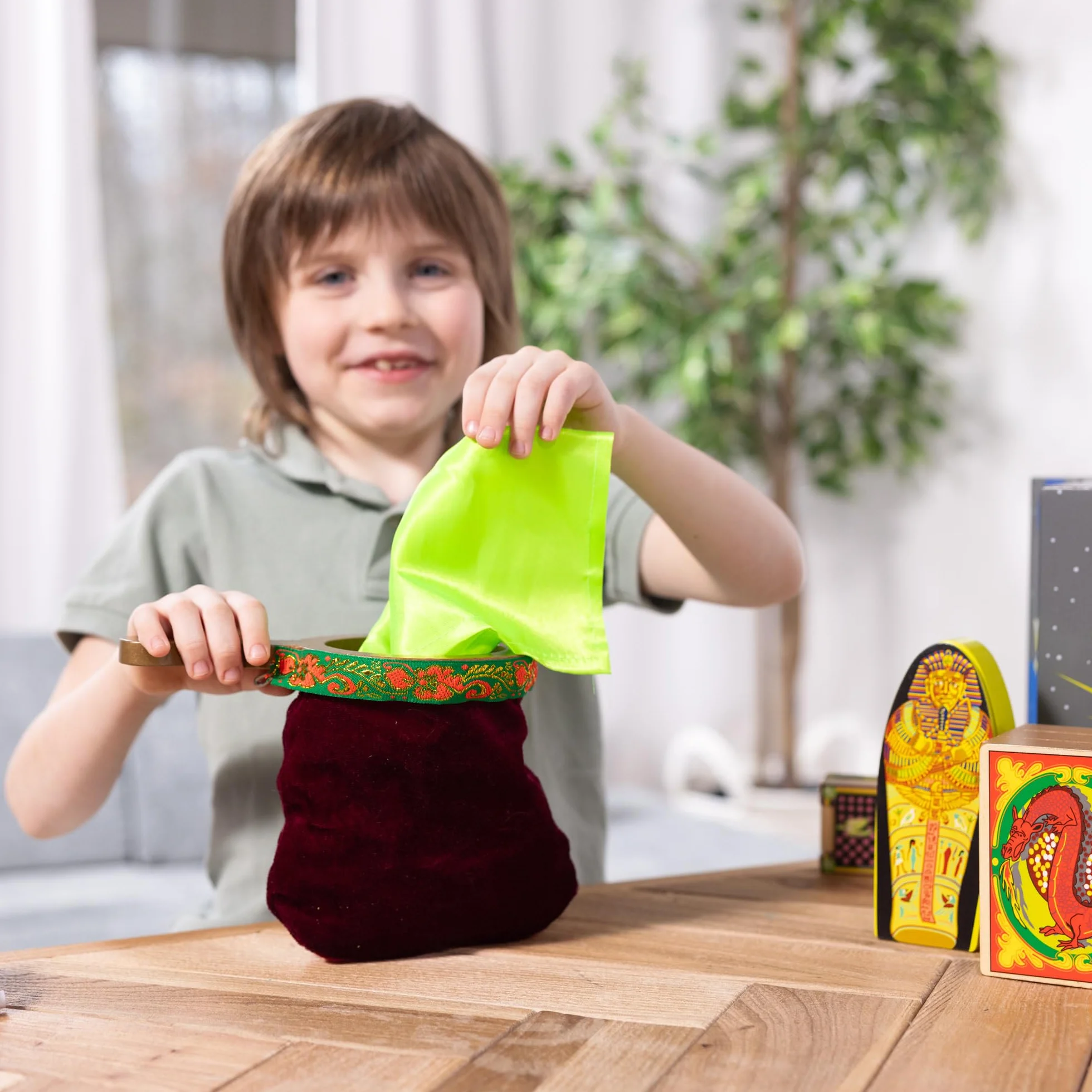 Melissa & Doug Luksusowy zestaw magiczny | Zabawa z odgrywaniem ról | Zestaw zabawkowy | 8+ | Prezent dla chłopca lub dziewczynki