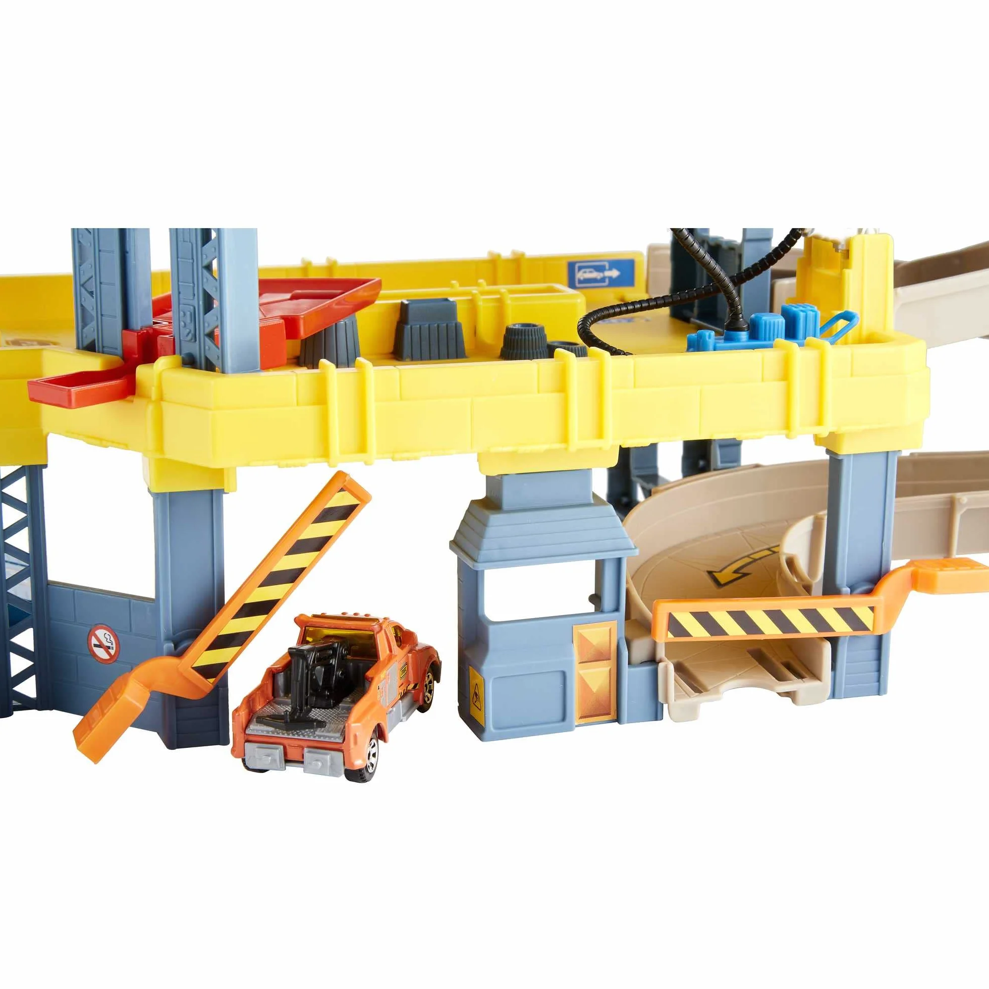 Matchbox 4-poziomowy Garaż Zestaw do zabawy dla dzieci. Znajdziesz tutaj wszystko, czego potrzebujesz, by pomknąć ku przygodom, CJM67