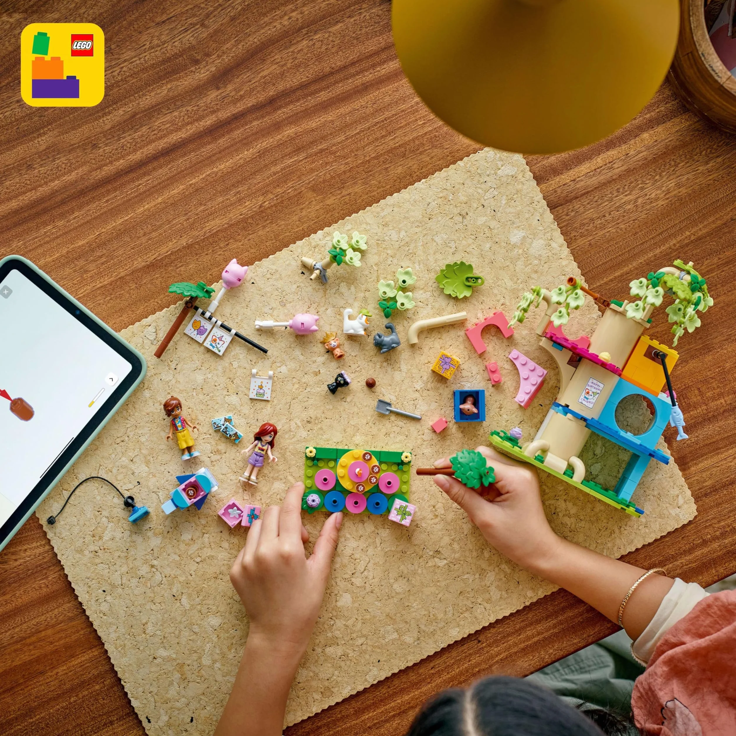 LEGO Friends Kocie przyjęcie urodzinowe i domek na drzewie, zabawka dla dziecka z pięcioma figurkami zwierząt, zestaw dla 6-latki i pomysł na prezent dla dziewczynki, chłopca, miłośnika kotów 42666