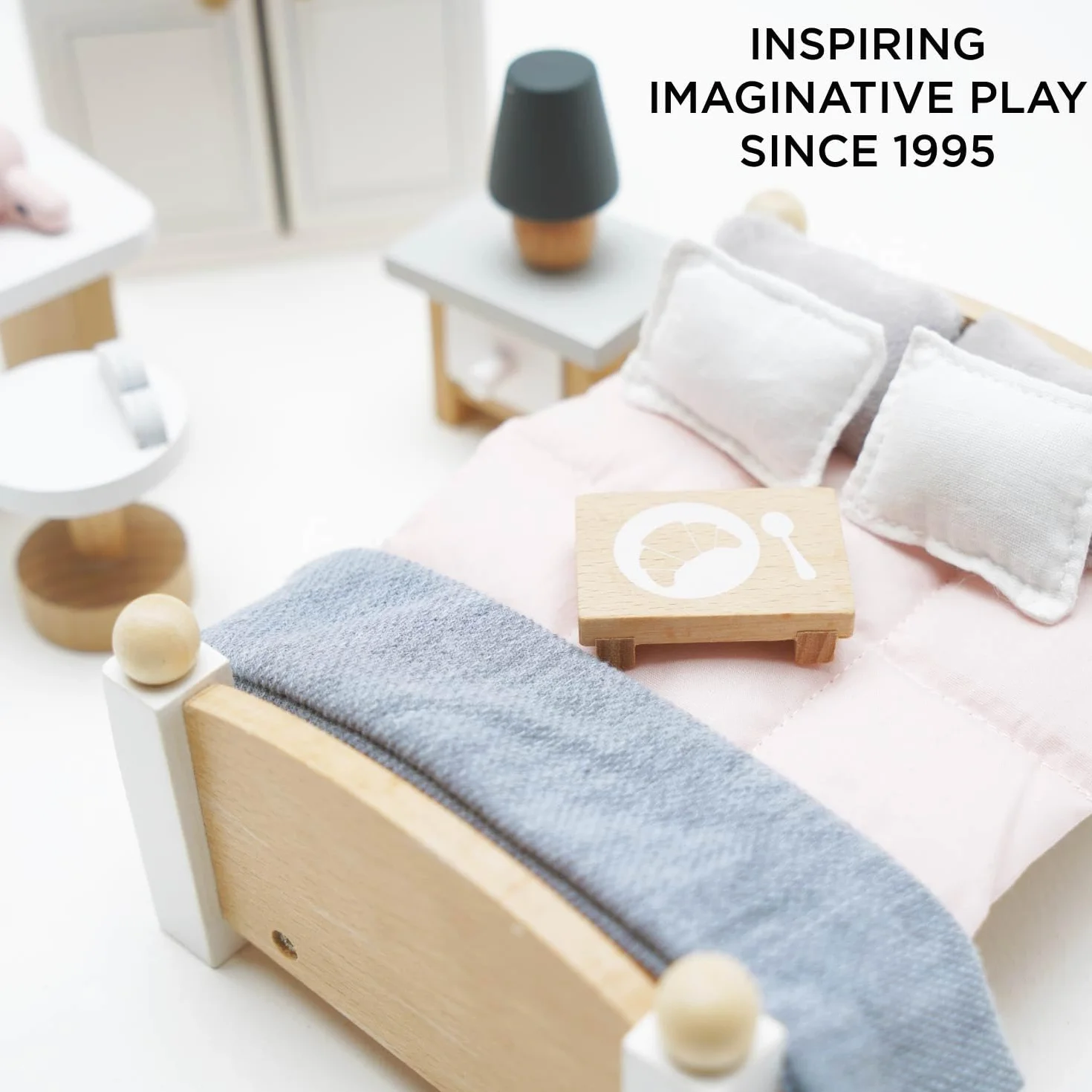 Le Toy Van - Wooden Daisylane Master Bedroom Dolls House Accessories Play Set For Dolls Houses, Dolls House Furniture Sets - Suitable For Ages 3+