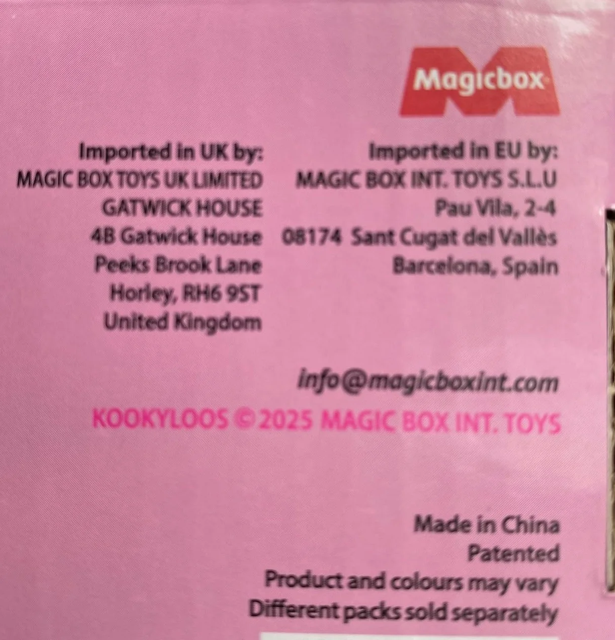 KOOKYLOOS CANDY LAND CUPCAKE DREAMS – 3 w 1 słodka stylowa lalka,zawartość:1 laleczka,3 stroje,2 pary bucików, mały jednorożec,przekąska, akcesoria Mix&Match i różowa torebka babeczka.