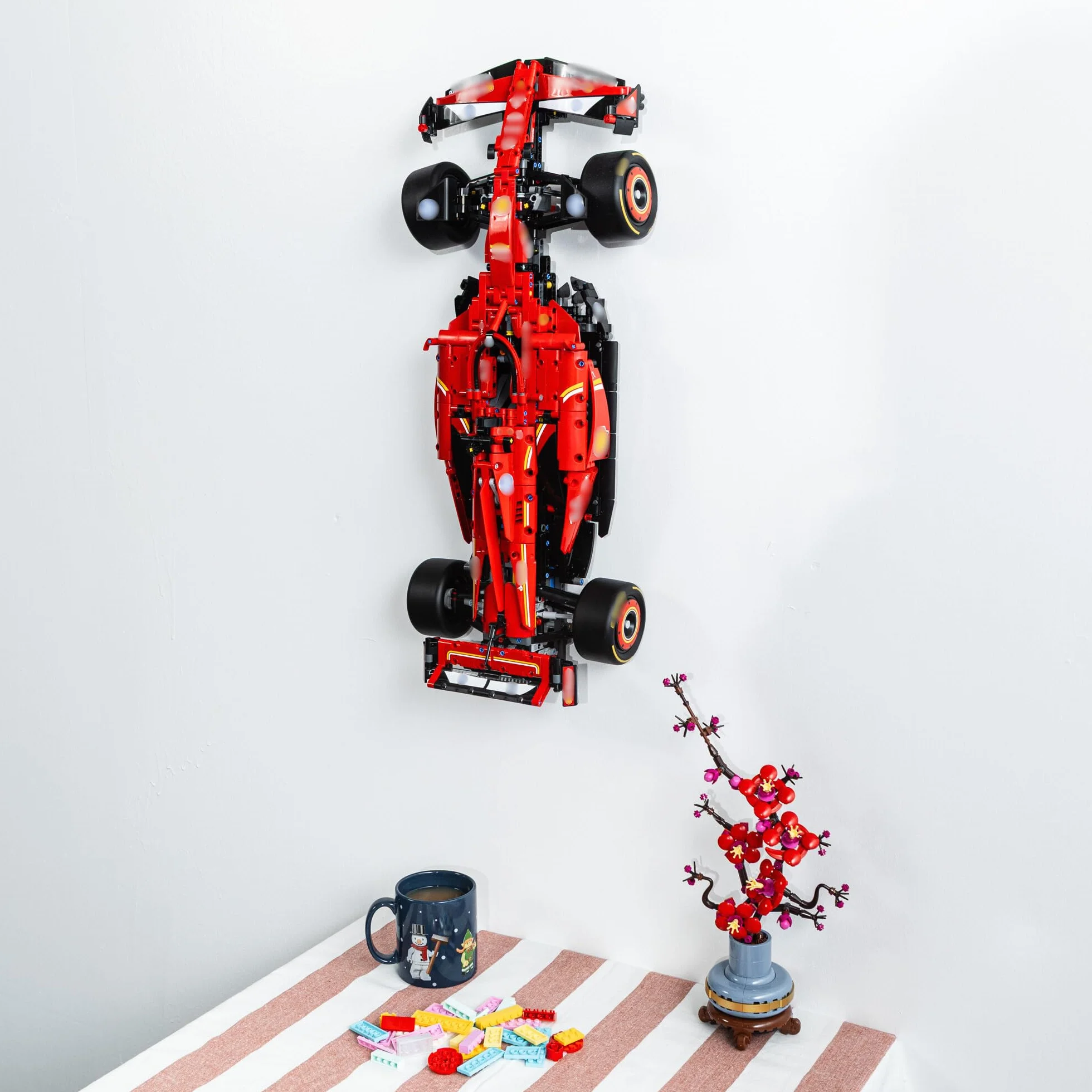 Wspornik do montażu na ścianie kompatybilny z Lego F1 Technic Ferrari SF-24 42207 – Wyprodukowany w Wielkiej Brytanii – Samochód nie wliczony w cenę – Śruby i kołki ścienne w zestawie