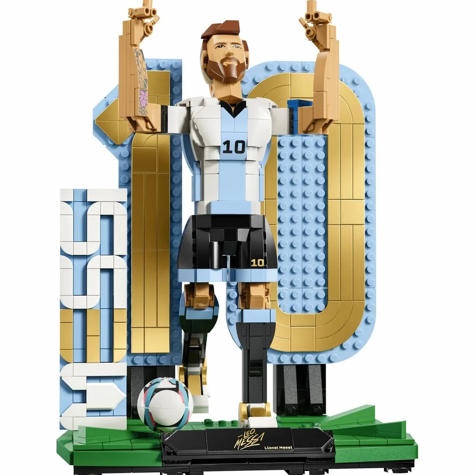 LEGO Editions Lionel Messi — piłkarska legenda, zestaw konstrukcyjny dla dzieci i nastolatków, dekoracja i sportowy prezent dla chłopców i dziewcząt od 12 lat, model dla fanów piłki nożnej 43015