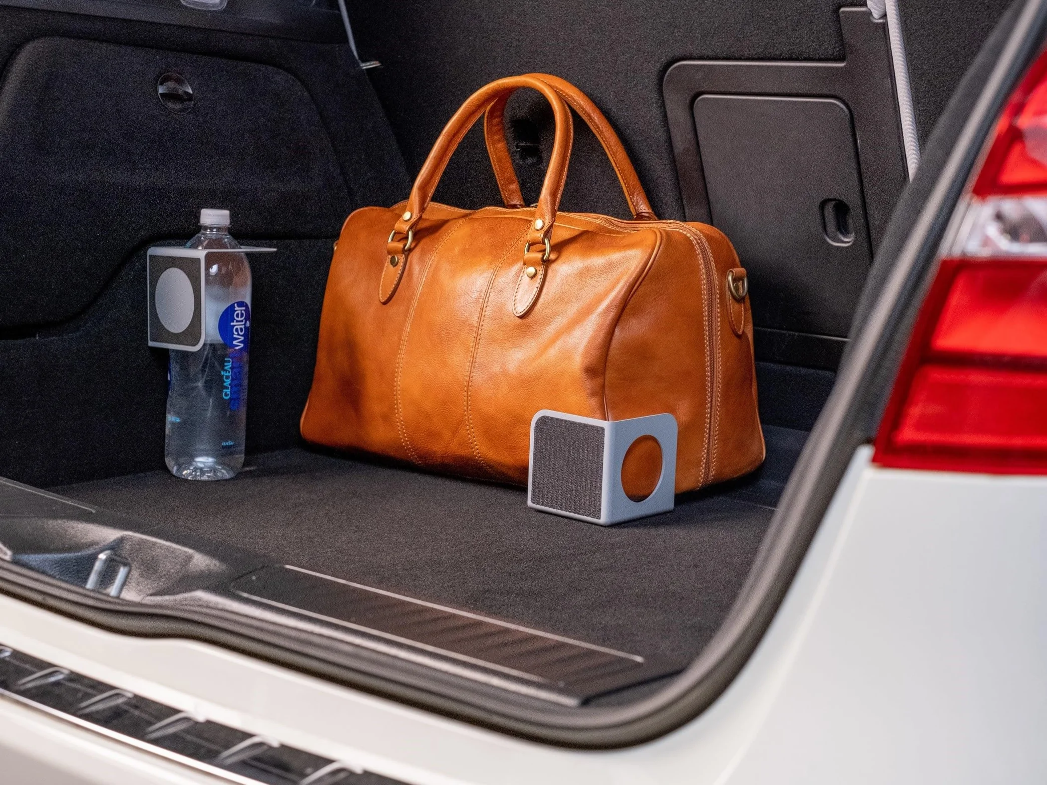 rati Nook Organizer do bagażnika do samochodów osobowych i SUV-ów, regulowane przegrody ładunkowe z podwójnymi podkładkami, działa na dywanach i plastikowych bagażnikach, zestaw 2 stabilizatorów