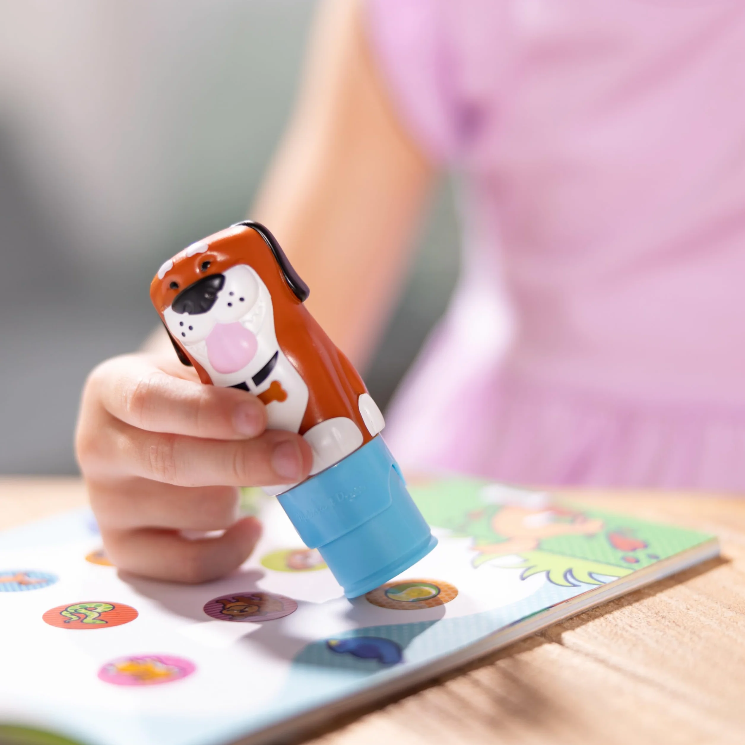 Melissa & Doug Naklejka Wow! 24-stronicowy znacznik naklejek i blok aktywności z 300 naklejkami - pies, gra edukacyjna dla dzieci, 3 lata